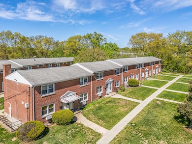 26 Karen Ct unit A, Bridgeport, CT 06606 - photo 3