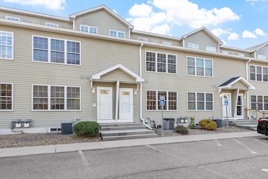 10 Steeple Chase Dr, Hampstead, NH 03841 - photo 2