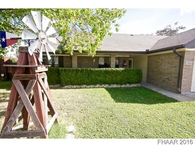 306 W Blancas Dr, Copperas Cove, TX 76522 - photo 2