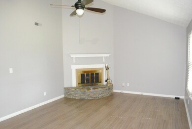 8207 Cortland Dr, Louisville, KY 40228 - photo 4