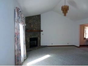 Formal living Room wfireplace