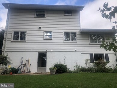 7409 Farmcrest Dr, New Carrollton, MD 20784 - photo 2