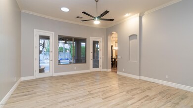 822 W Armstrong Way-17