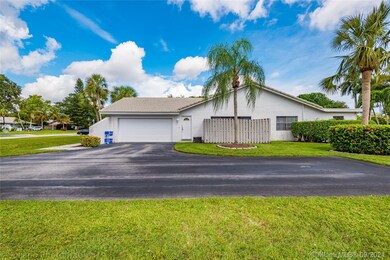 22412 Waterside Dr, Boca Raton, FL 33428 - photo 4