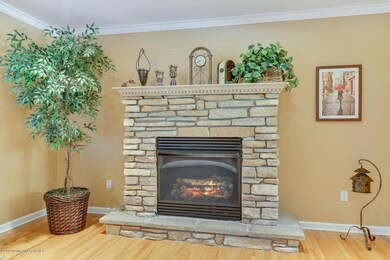 116 Windham Way Freehold NJ-large-018-17