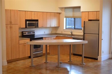 Kitchen featuring stainless steel appliances, con