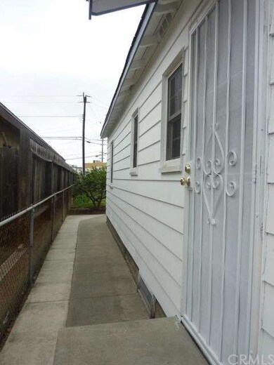 Side walkway to backyard.