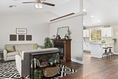 1180 NW F St, Grants Pass, OR 97526 - photo 6