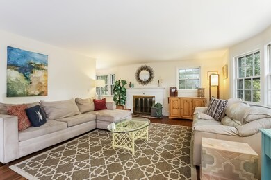 005-photo-living-room-6363749