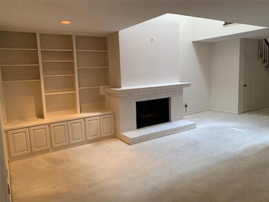 L living room with  built in shelves, a fireplace,