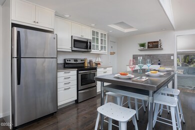 632 SW 32nd St, Lincoln City, OR 97367 - photo 6