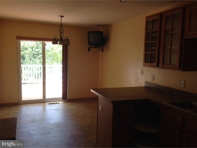 147 W Harmony Dr, Pottstown, PA 19464 - photo 2