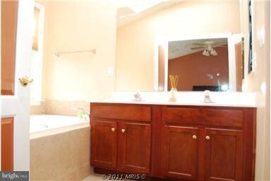 25898 Commons Square, Chantilly, VA 20152 - photo 6