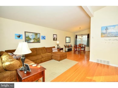 445 Lyndhurst Dr, Broomall, PA 19008 - photo 6