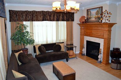 2131 N Myrtle St, Davenport, IA 52804 - photo 2