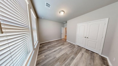 LARGE SIZE SECONDARY BEDROOM