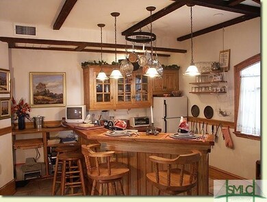 554 E Taylor St unit Carriage House, Savannah, GA 31401 - photo 4