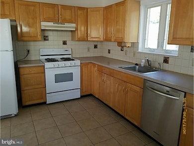 32 Maple Ave, Upper Darby, PA 19082 - photo 5