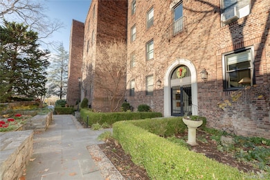 64 Sagamore Rd unit B8, Bronxville, NY 10708 - photo 3