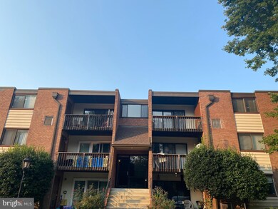 10722 West Dr unit 304, Fairfax, VA 22030 - photo 3