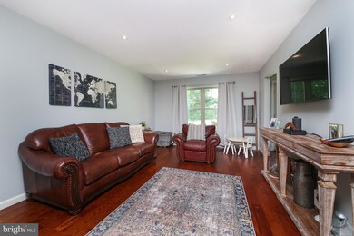 742 Willopenn Dr, Southampton, PA 18966 - photo 3