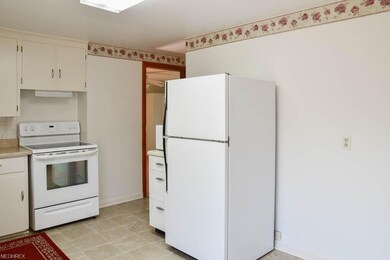 Fully applianced kitchen!