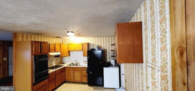 17850 Curtis Dr, Dumfries, VA 22026 - photo 4