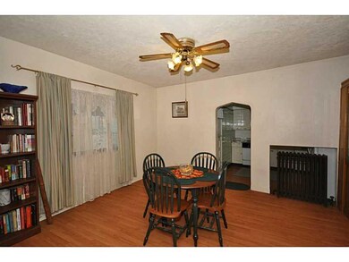 Dining Room. Spacious dining area  with built in c