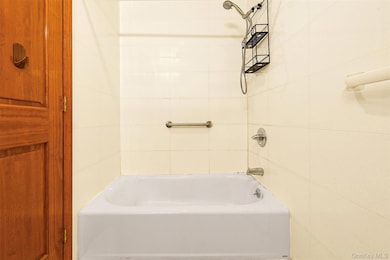 64-63 Austin St unit 3A, Rego Park, NY 11374 - photo 4