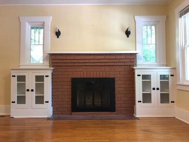 Fireplace & Built Ins