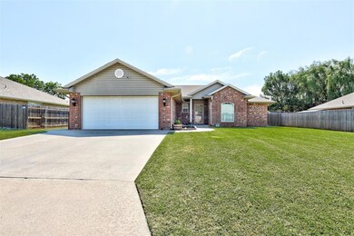 2407 Whispering Pine Blvd, Shawnee, OK 74804 - photo 3