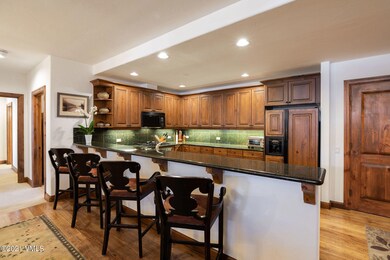 alpine_club_402_interior_kitchen_a
