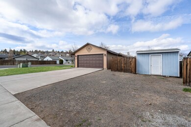 2247 SW 33rd St, Redmond, OR 97756 - photo 3