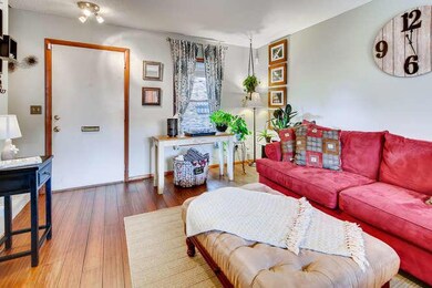 1601 Cindy Ct Columbus OH-small-008-003-