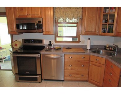 347 Forest St, Rockland, MA 02370 - photo 4