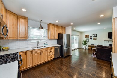 391 Pearson Cir, Naperville, IL 60563 - photo 6