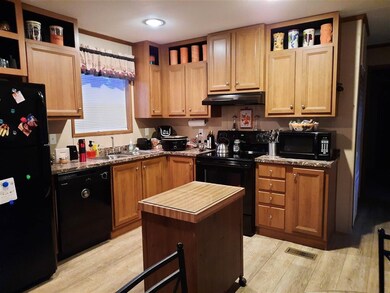 18 Edgewood Dr, Allenstown, NH 03275 - photo 5