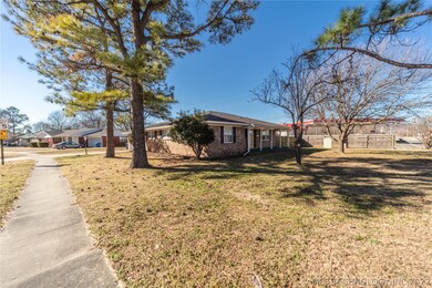 1501 Red Bud Ln, McAlester, OK 74501 - photo 2