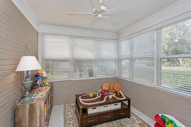005_Sunroom - Office