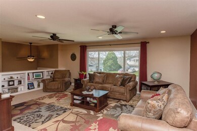 2455 10th Ave SW, Cedar Rapids, IA 52404 - photo 4