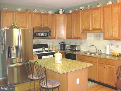 943 Heritage Dr, Norristown, PA 19403 - photo 2