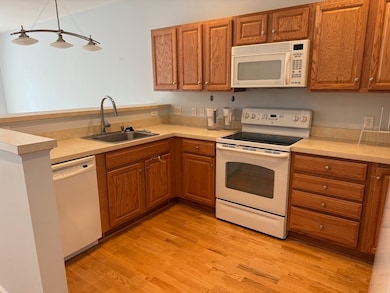 Wellington Crossing unit 207, Waltham, MA 02452 - photo 4