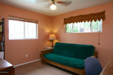 4449 E Poe St 002