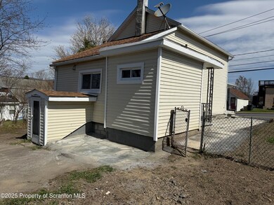 662 Sanderson St unit L 17, Throop, PA 18512 - photo 5