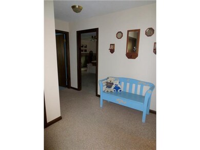 Entry/Foyer.