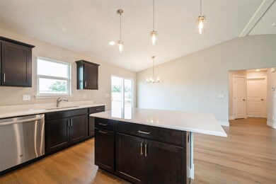 1312 Beringer Ct NE, Cedar Rapids, IA 69083 - photo 7