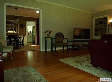 Living room access to formal dining