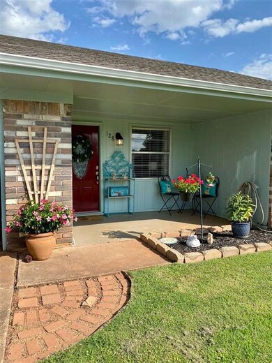 128 Ridgecrest Dr, Duncan, OK 73533 - photo 4