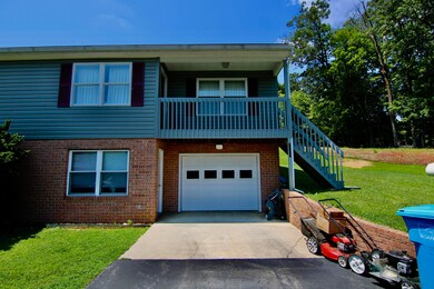 3121 Lower garage with side entry