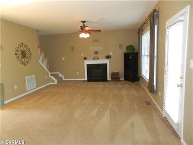 Den/Family/Great Room - Family room with deiling f